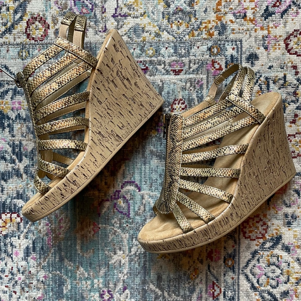 Aerosoles bronze snakeskin pattern wedges. Sz 7
